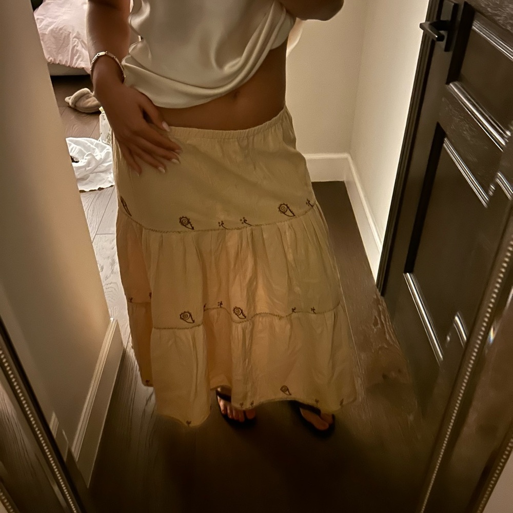 Elegant Cream Skirt with Embroidery